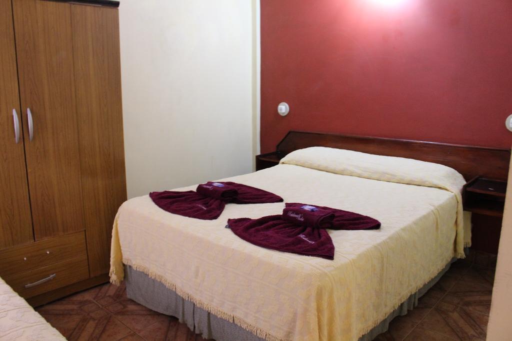 Residencial Noelia Hostel Puerto Iguazú Exteriör bild