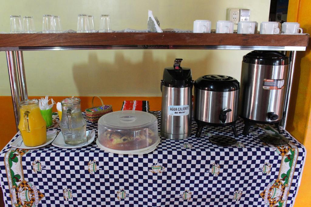 Residencial Noelia Hostel Puerto Iguazú Exteriör bild