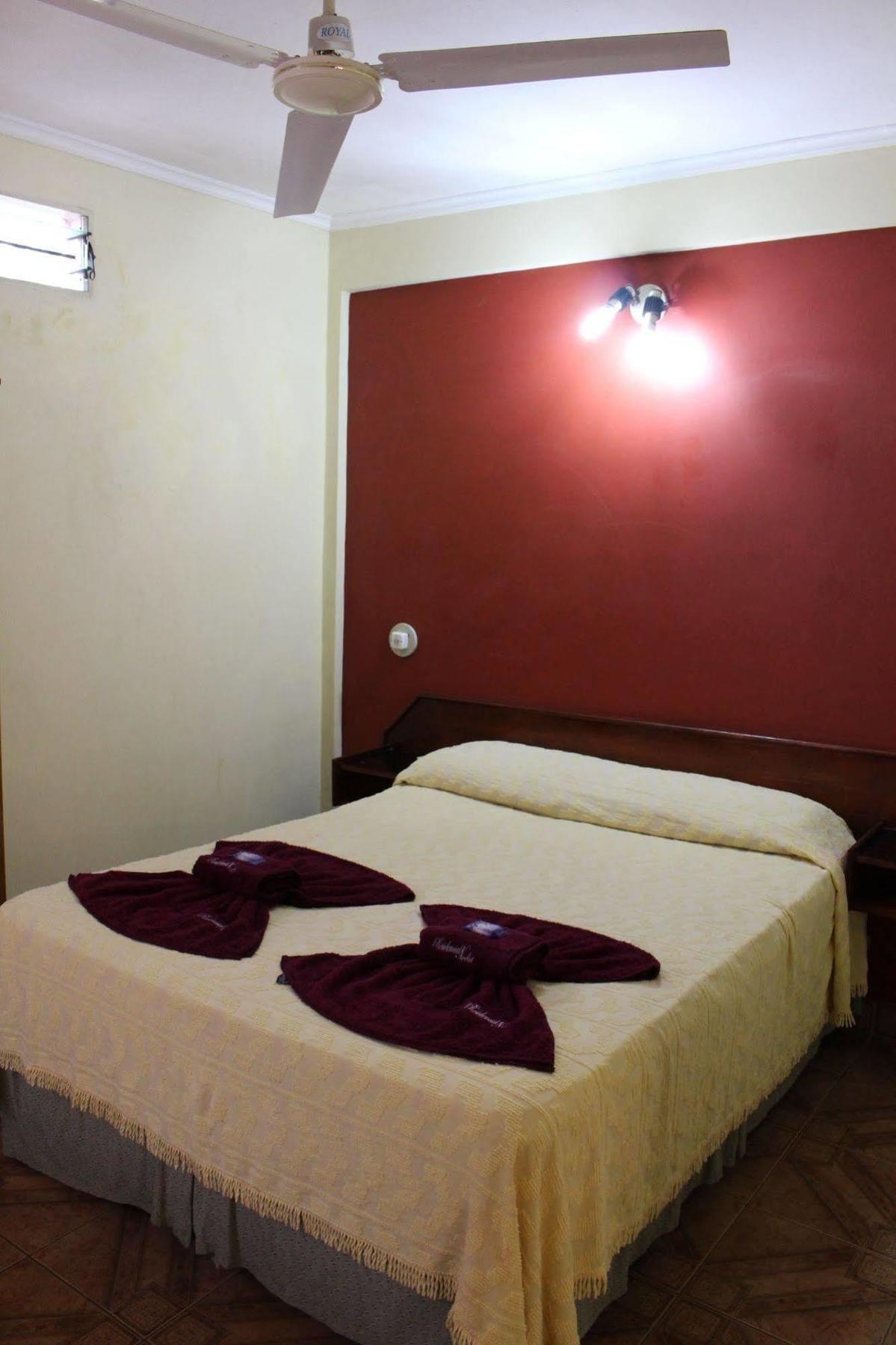 Residencial Noelia Hostel Puerto Iguazú Exteriör bild